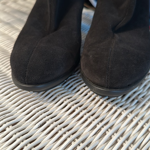 LIKE NEW AQUATALIA “PRINCE” suede/rabbit fur trim boots. Black. Size 9.5 EUC - Picture 6 of 10